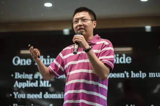 Tianyi Pan speaking at X-Talks Shenzhen